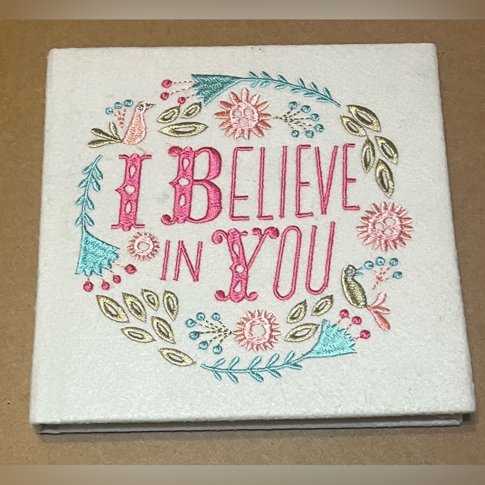 I Believe in You Gift Book.
Inspirational Book from Hallmark.
Sewn Fabric Cover